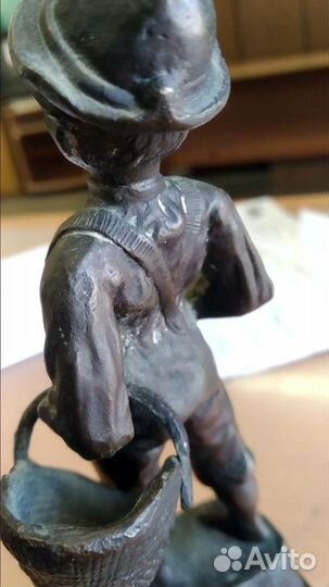 Бронзовая статуэтка