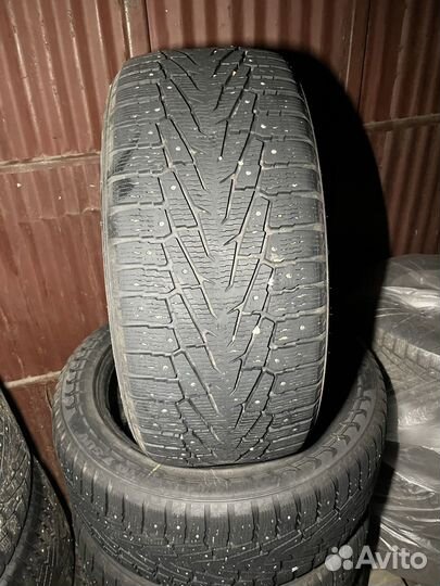 Nokian Tyres Hakkapeliitta 7 SUV 275/45 R20