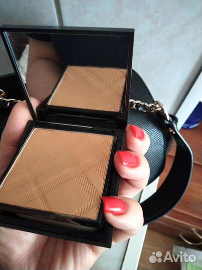 Burberry пудра,matte glow compact