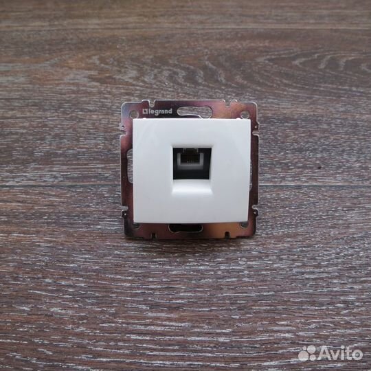 Телефонная розетка Legrand RJ-11