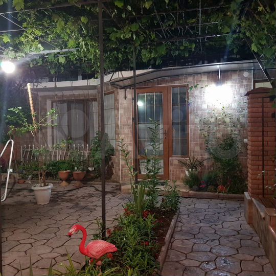 Комната 15 м² в 9-к., 1/4 эт.