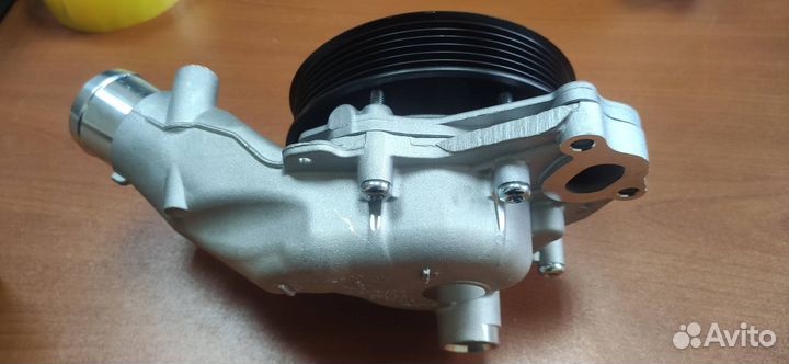 Помпа водяная LR033993 3.0 5.0