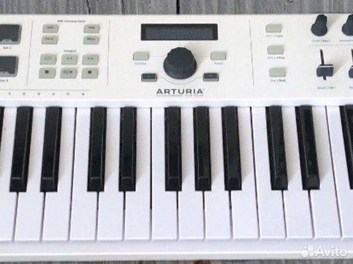 Миди клавиатура Arturia KeyLab Essential 61