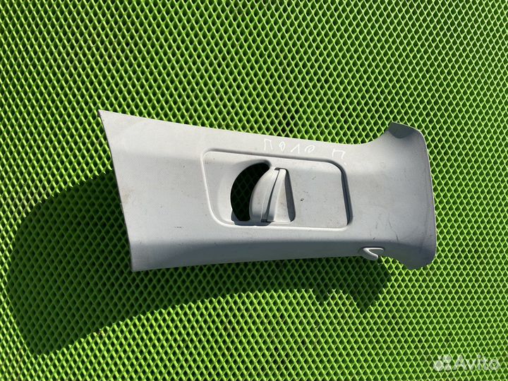 Обшивка средней стойки правая фольксваген поло