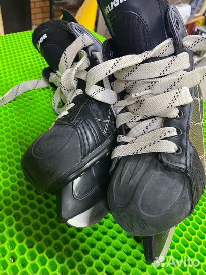 Коньки хоккейные