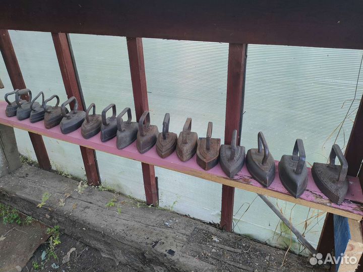 Старинные угольные утюги