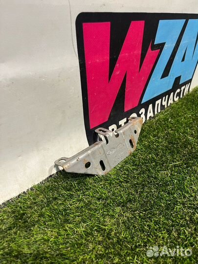 Кронштейн (крепление) Ford Mustang 6 S550 рест