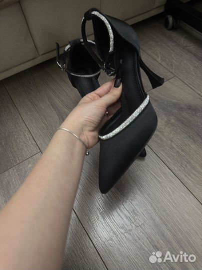 Туфли со стразами 36