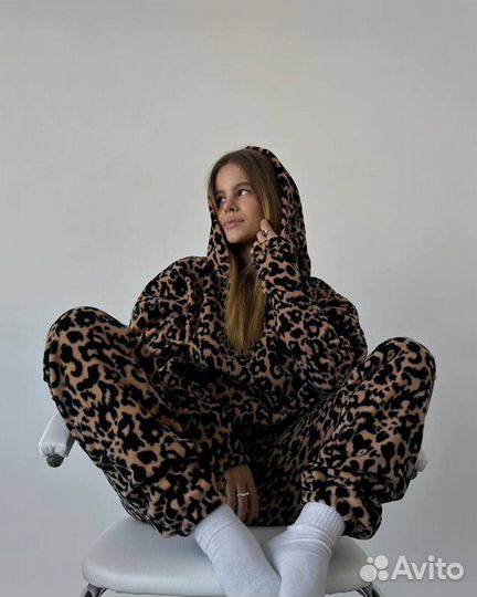 Костюмы Leo в трех расцветках Женское