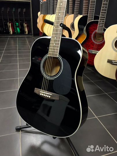 Акустическая гитара Новая