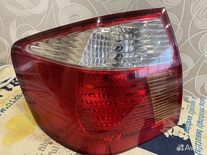 Задний левый фонарь Toyota Premio