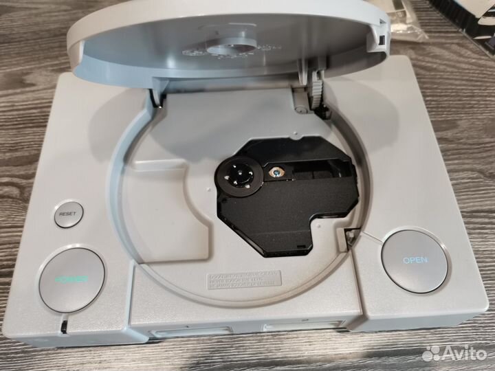 PlayStation1 Fat scph-5500 и диски с играми