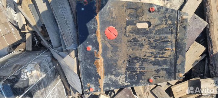 Металлическая защита двигателя