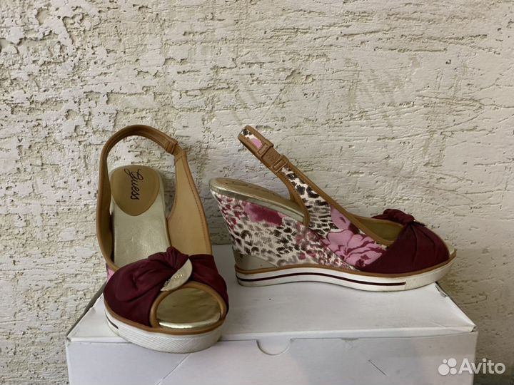 Босоножки guess