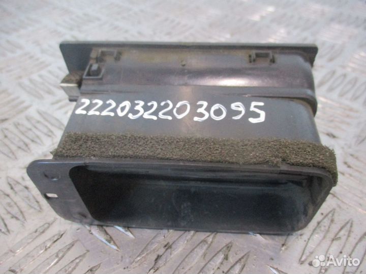 Дефлектор салонный Iveco 500385860