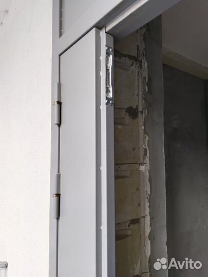 Входная металлическая дверь