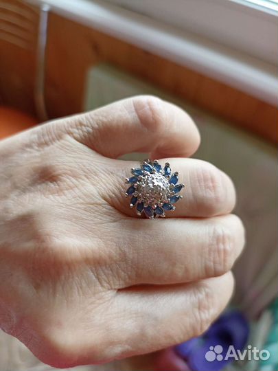 Серебряное кольцо с сапфиром