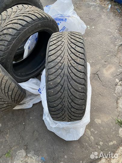 Goodyear UltraGrip 205/55 R16 81K