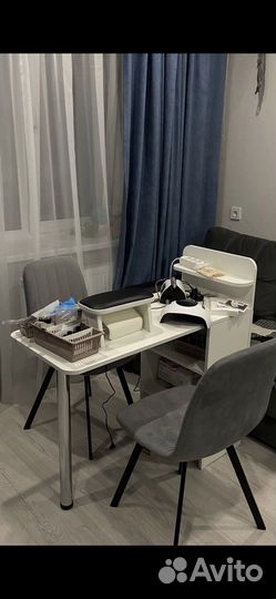 Маникюрный стол