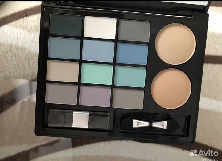 Палетка теней для век