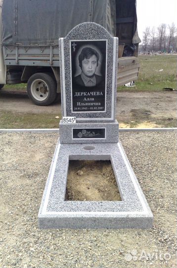 Памятники