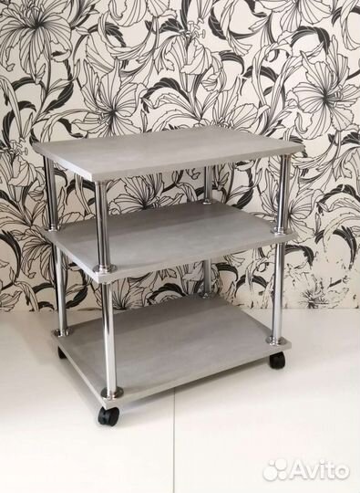 Столик на колесиках новый