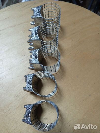 Кормушки вампир, река и колодец