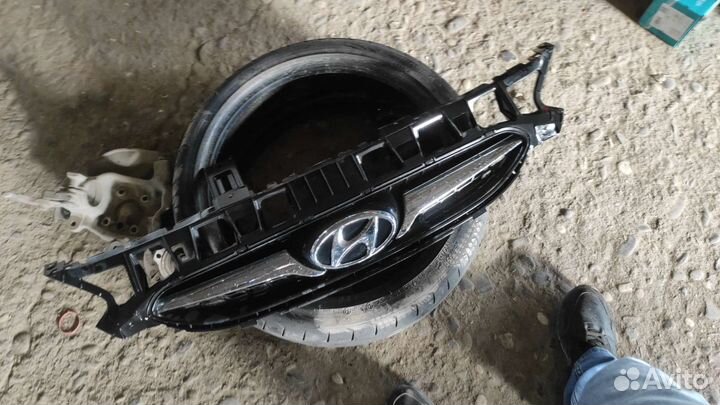 Решетка бампера хундай Солярис 1