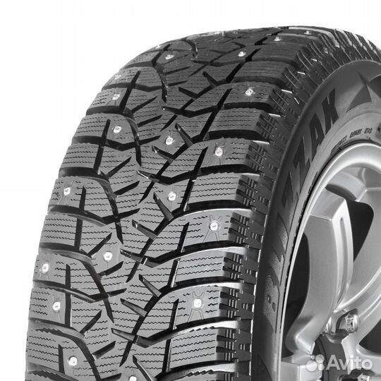 Bridgestone Blizzak Spike-02 215/55 R17 98T