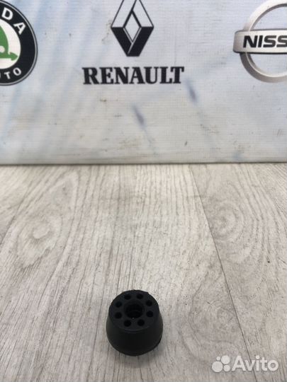 Кронштейн крепление Опора радиатора Renault sander