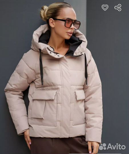 Новая куртка весенняя с капюшоном укороченная