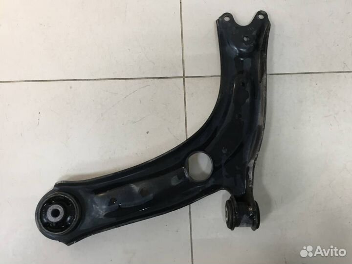 Рычаг передний правый Volkswagen Tiguan 2017