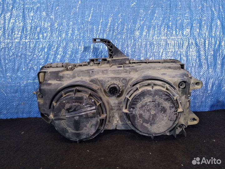 Фара левая Axor