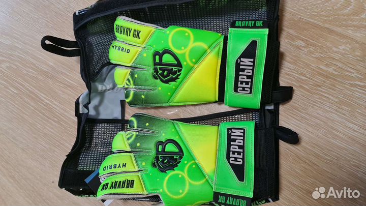 Вратарские перчатки