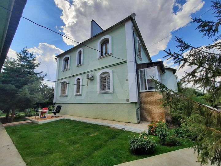 Коттедж 200 м² на участке 10 сот.