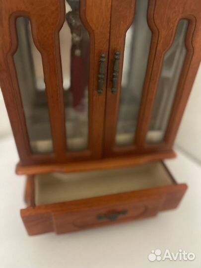 Шкатулка шкафчик из красного дерева