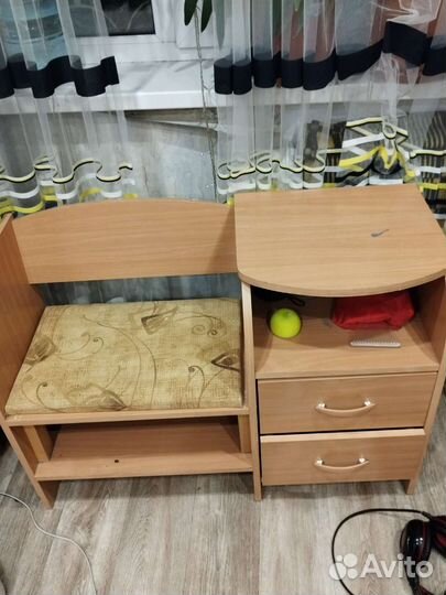 Тумбочка в прихожую с сиденьем