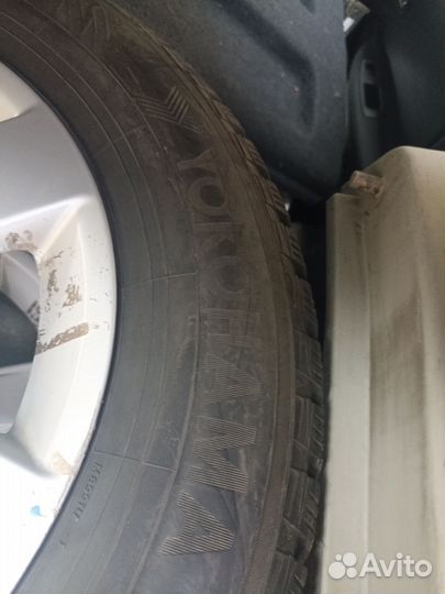 Yokohama Ice Guard IG65 215/65 R16 102