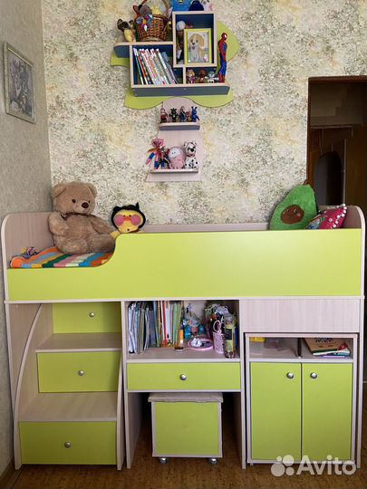Набор мебели в детскую комнату