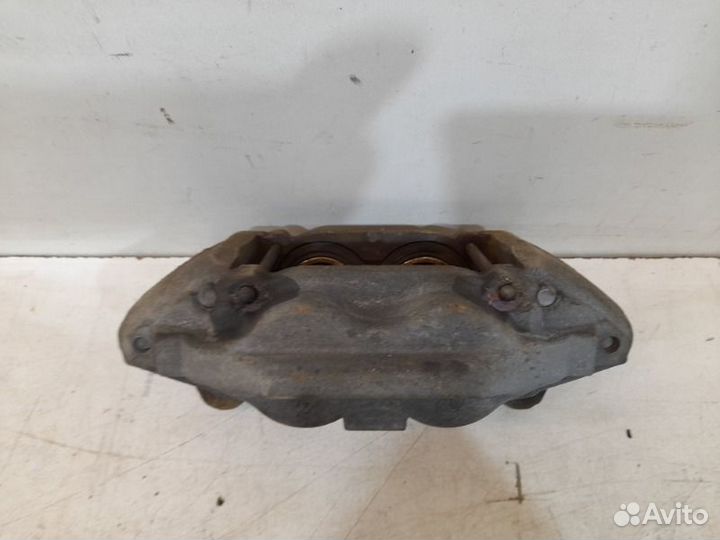 Суппорт тормозной передний правый Toyota Land