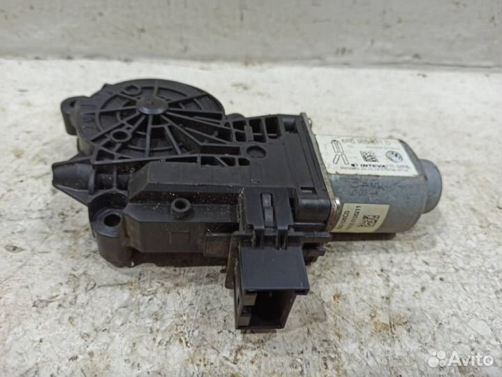 Моторчик заднего левого стеклоподъемника