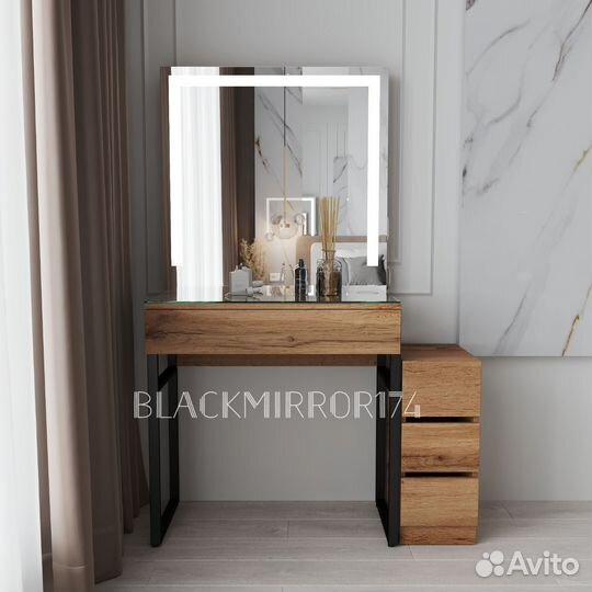 Гримерный столик с зеркалом и подсветкой