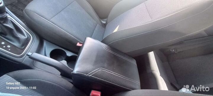 Подлокотник на hyundai solaris