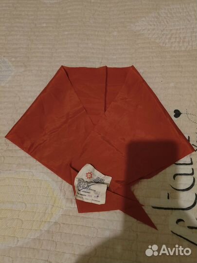 Барабан и пионерский галстук