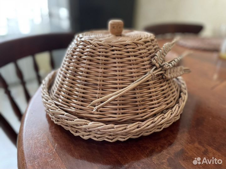 Корзина плетеная из бумажной лозы