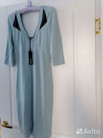 Платье на шнуровке с декольте