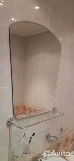Зеркало и к нему стекл.полка