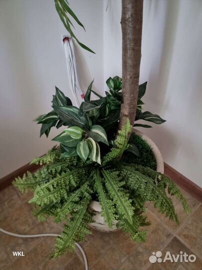 Искусственное дерево в горшке