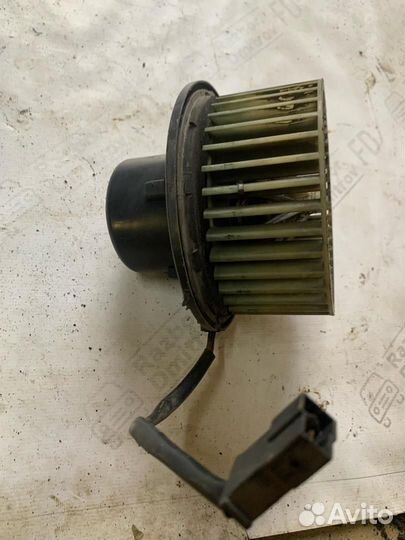 Моторчик печки Volkswagen Passat B3 1988 357819021