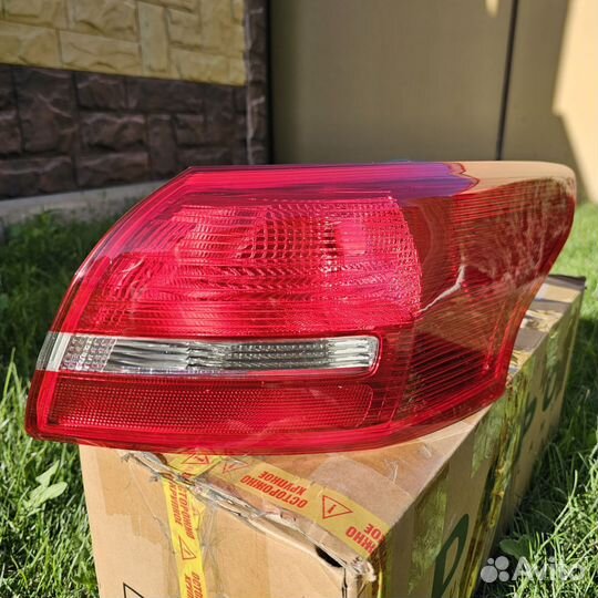 Фонарь задний правый Форд Фокус 3 седан